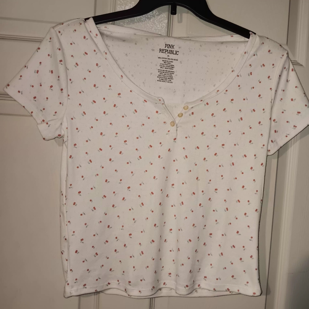 Pink Republic Womens Sz XL White With Cherry Design Short Sleeve Top